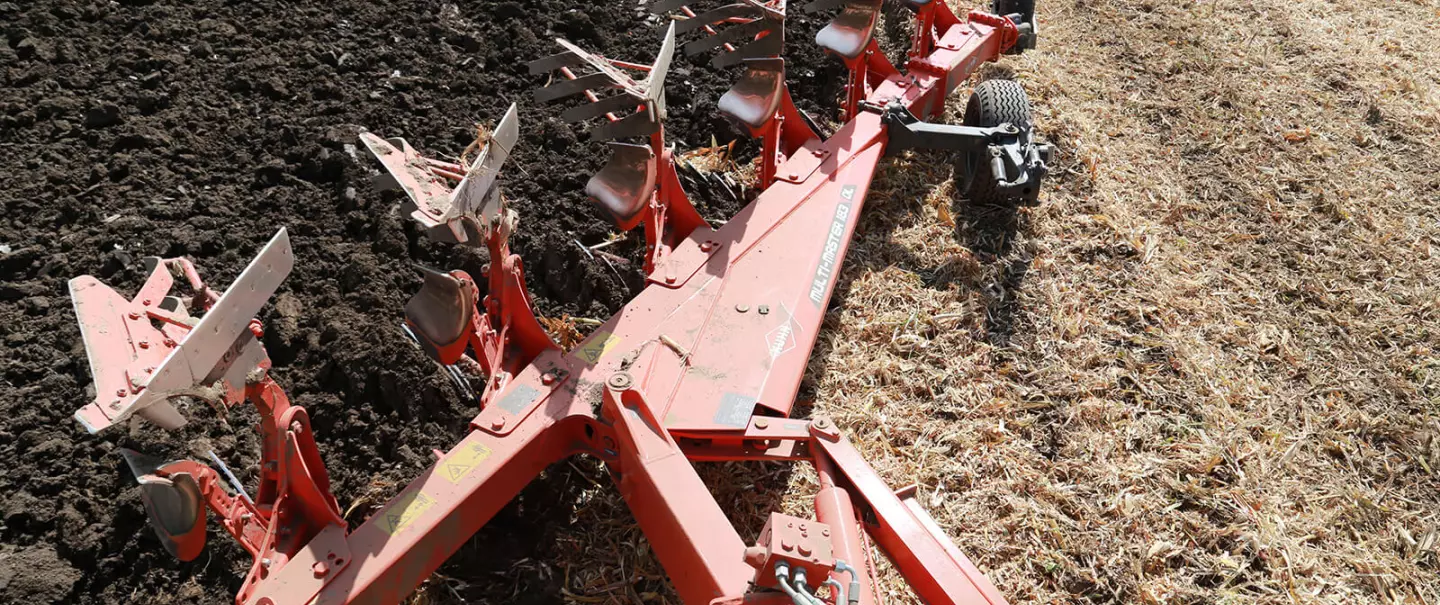 Начіпні оборотні плуги MASTER 183 розраховані для тракторів з великою міжколісною відстанню