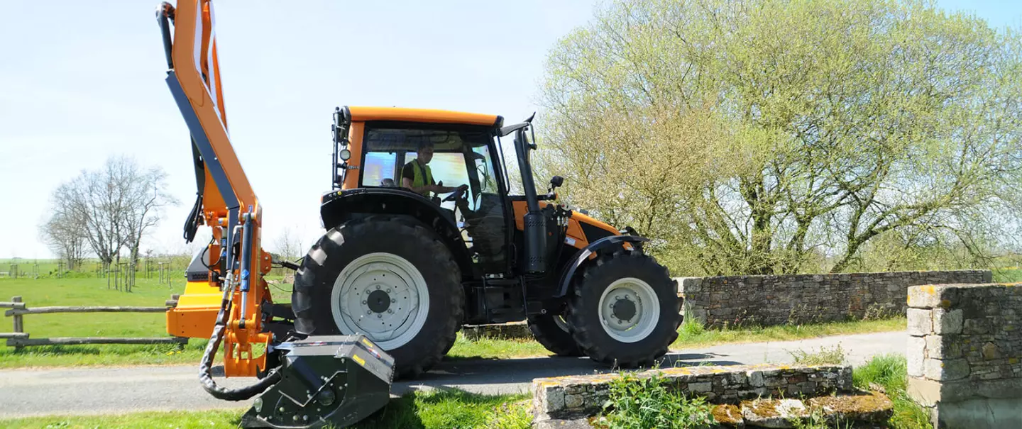 Photo de l'épareuse MULTI-LONGER GII 5757 SPA au travail