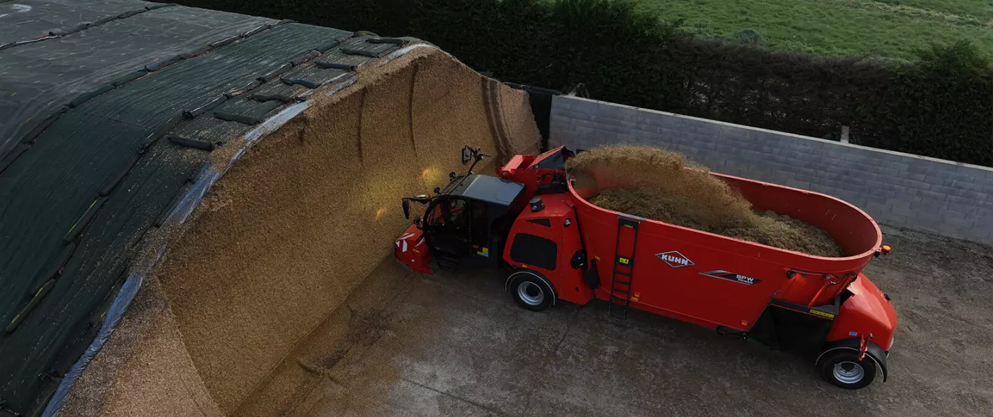 SPW Power для завантаження кукурудзяного силосу