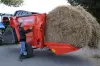 Завантаження видувача-роздавача KUHN PRIMOR 4260 M CUT CONTROL, панель подвійного керування розташована ззаду ліворуч